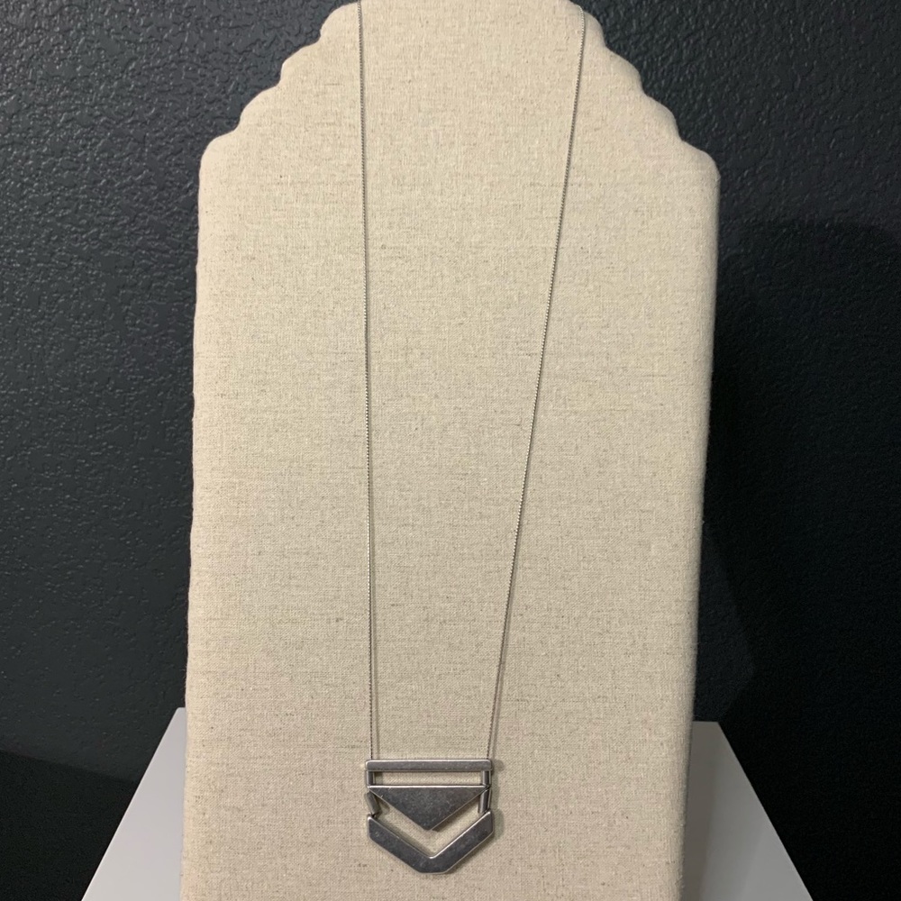 Long pendant necklace